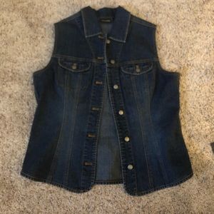 Women’s  blue  jean vest / like new! ❤️ non smoker